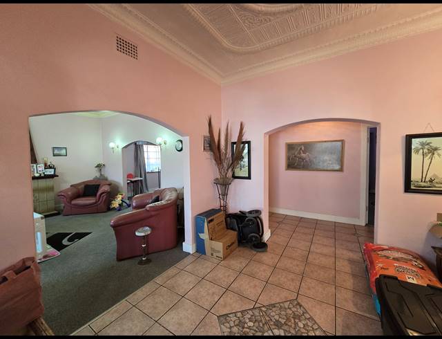3 BEDROOM FREEHOLD FOR SALE IN THE HILL